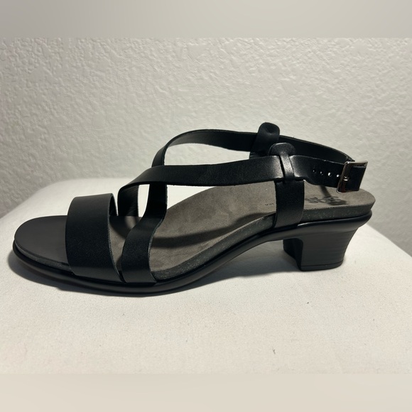Brand New Women’s SAS “Nouveau” Kitten Heel Sandals in color Alfa Black - Picture 2 of 4